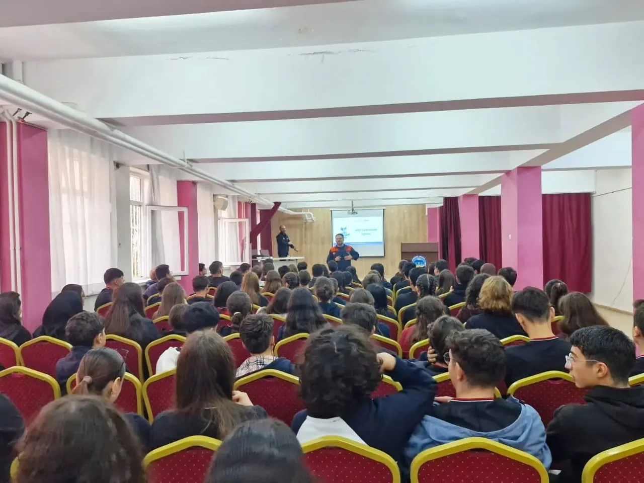 AYDIN'IN EFELER İLÇESİNDEKİ ADNAN MENDERES ANADOLU LİSESİ'NDE ÖĞRENCİLERE YÖNELİK AFET FARKINDALIK...