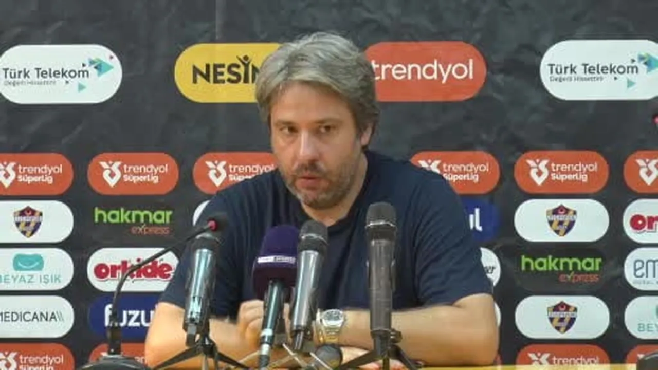 Eyüpspor Teknik Direktörü Özhan Pulat, Çaykur Rizespor maçının ikinci yarısında tüm riskleri...