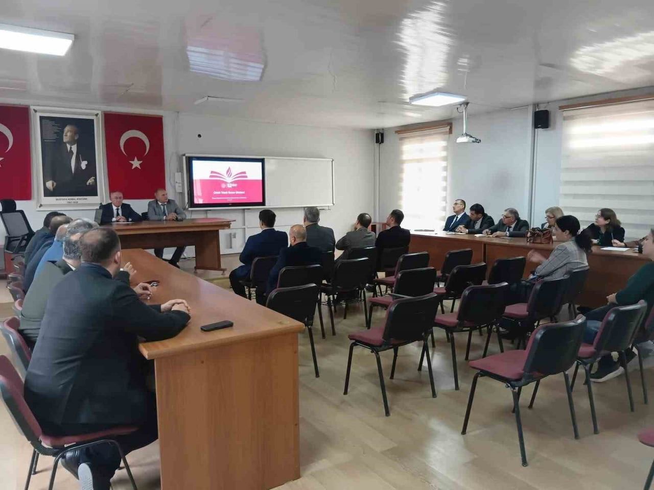 MANİSA’NIN SARIGÖL İLÇESİNDE, ORTAOKUL VE LİSE MÜDÜRLERİNİN KATILIMIYLA ORTAK YAZILI SINAV SİSTEMİ...