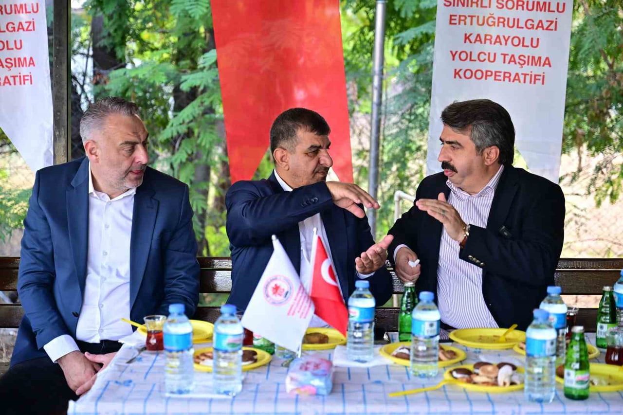 YILDIRIM BELEDİYE BAŞKANI OKTAY YILMAZ (SAĞDA), ERTUĞRULGAZİ OTOBÜS VE MİNİBÜSÇÜLER DURAĞI’NI...