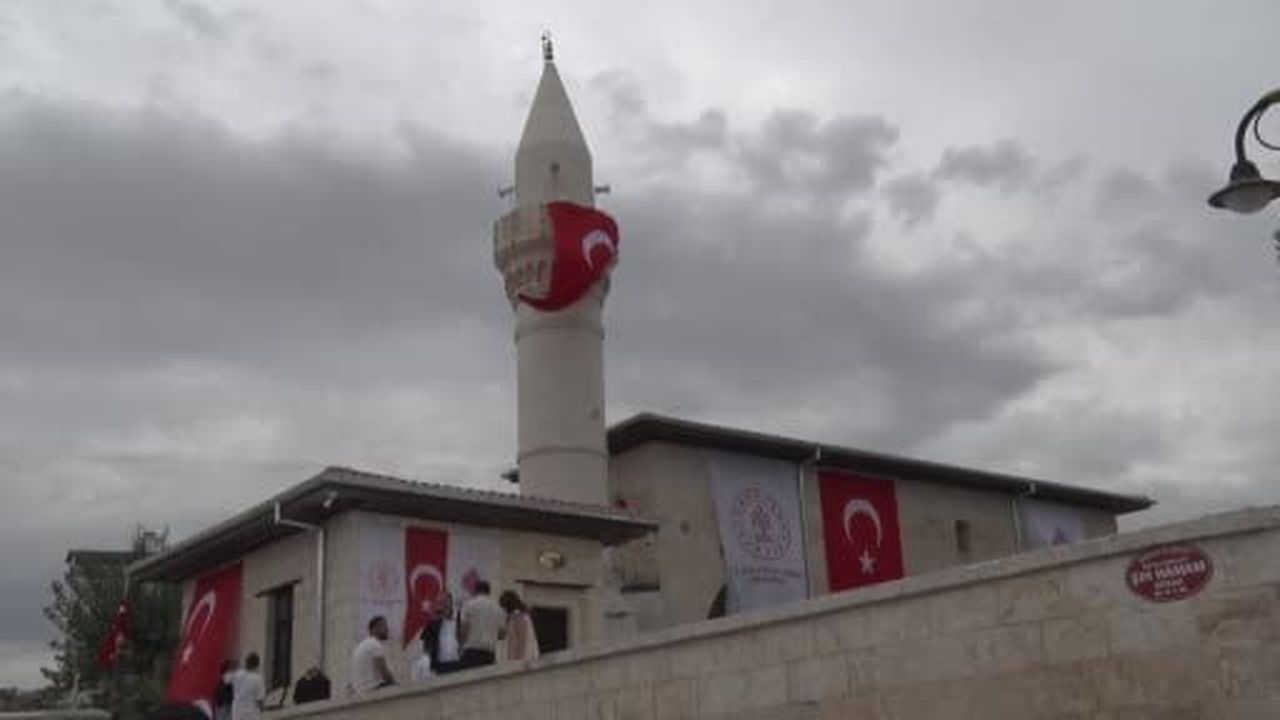 Gaziantep’te depremde hasar gören tarihi Şeyh Fethullah Cami ibadete açıldı