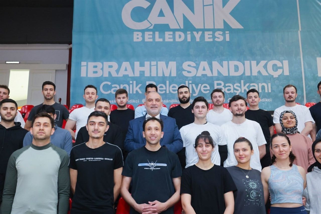 CANİK BELEDİYESİ'NİN BÜYÜK İLGİ GÖREN ÜCRETSİZ AKADEMİYE HAZIRLIK KURSLARINDA GENÇLER, UZMAN...