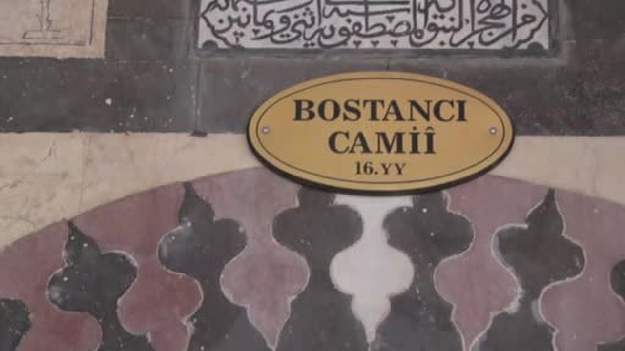 Gaziantep’te depremde hasar gören tarihi Bostancı Camii yeniden ibadete açıldı