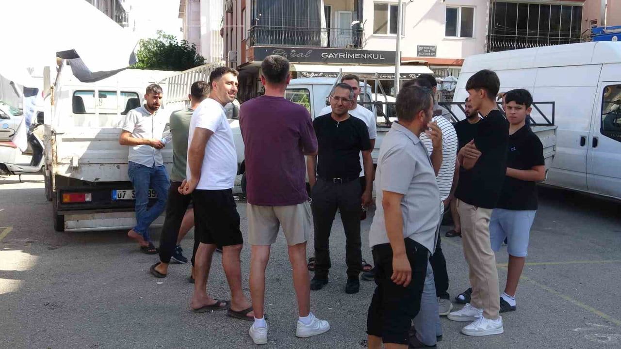 ANTALYA'NIN KEPEZ İLÇESİNDE SALI GÜNLERİ KURULAN PAZARIN ESNAFI, TAŞINACAKLARI YENİ PAZAR YERİNDE...
