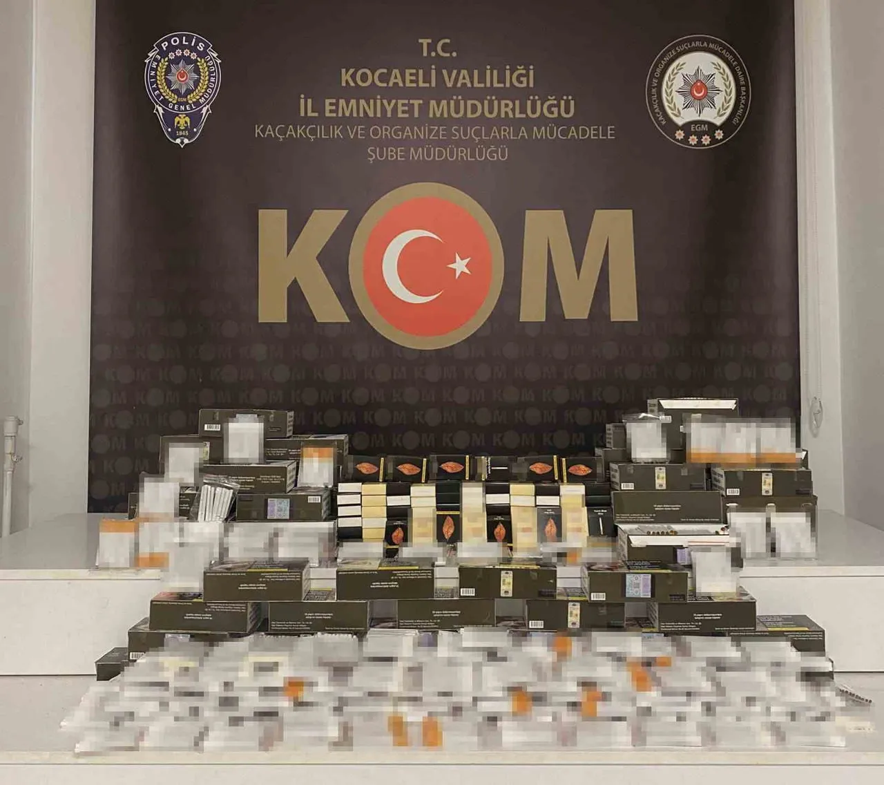 KOCAELİ’NİN İZMİT İLÇESİNDE 2 İŞ YERİNE YAPILAN OPERASYONDA 21 BİN 500 ADET İÇİ TÜTÜN DOLDURULMUŞ...