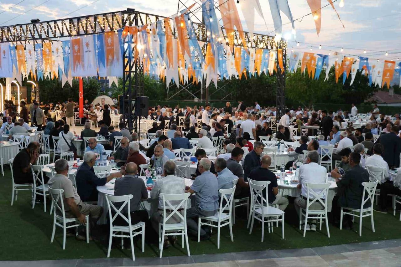 AK PARTİ ELAZIĞ İL BAŞKANI SENCER SELMANOĞLU, "AK PARTİ’NİN ASIL GÜCÜ BİNALARDAN, MAKAMLARDAN VEYA...