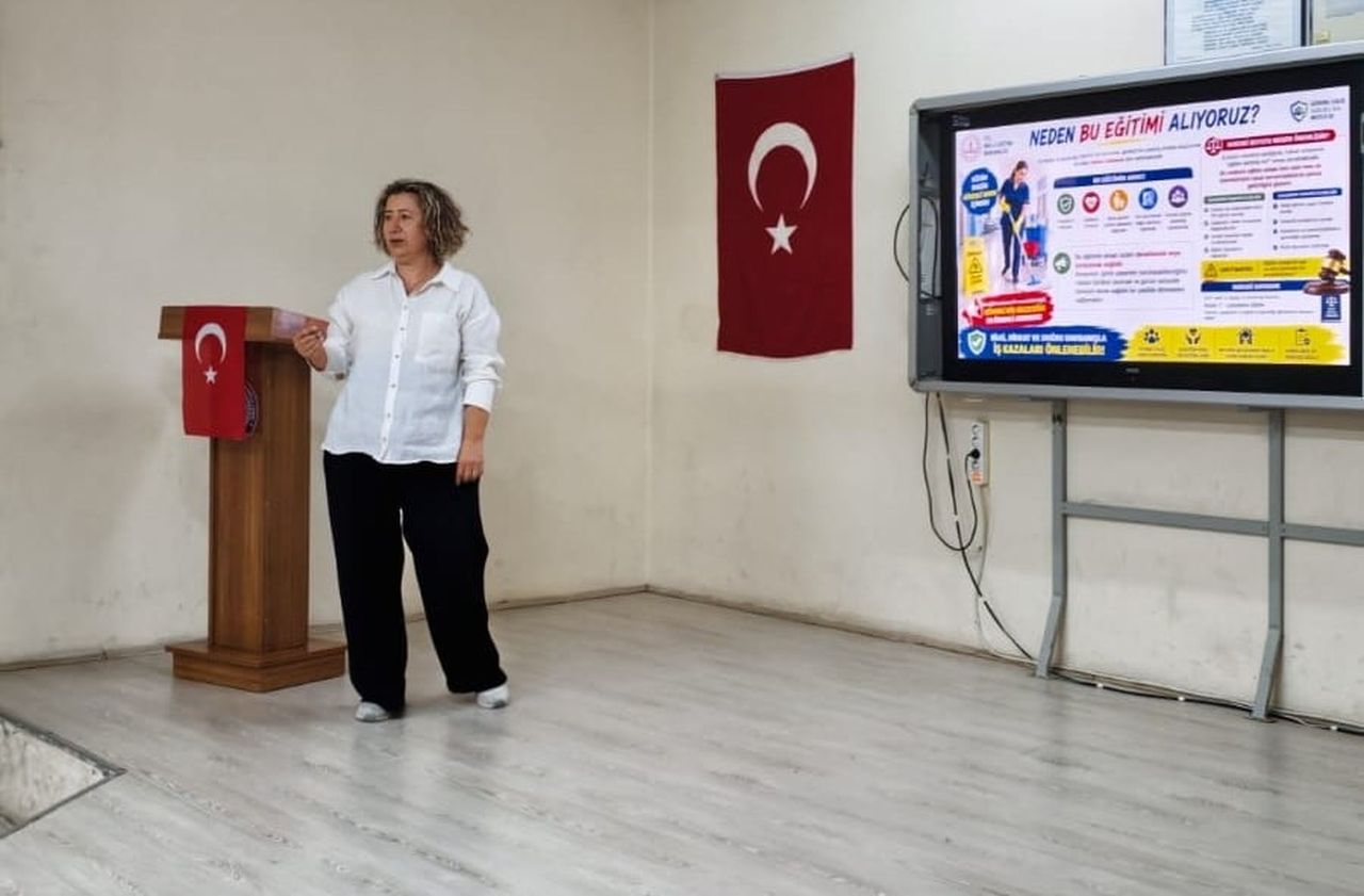İŞ GÜVENLİĞİ UZMANI TUBA DOĞRU TARAFINDAN VERİLEN EĞİTİMDE, VİDEO GÖSTERİMLERİ EŞLİĞİNDE İŞ...