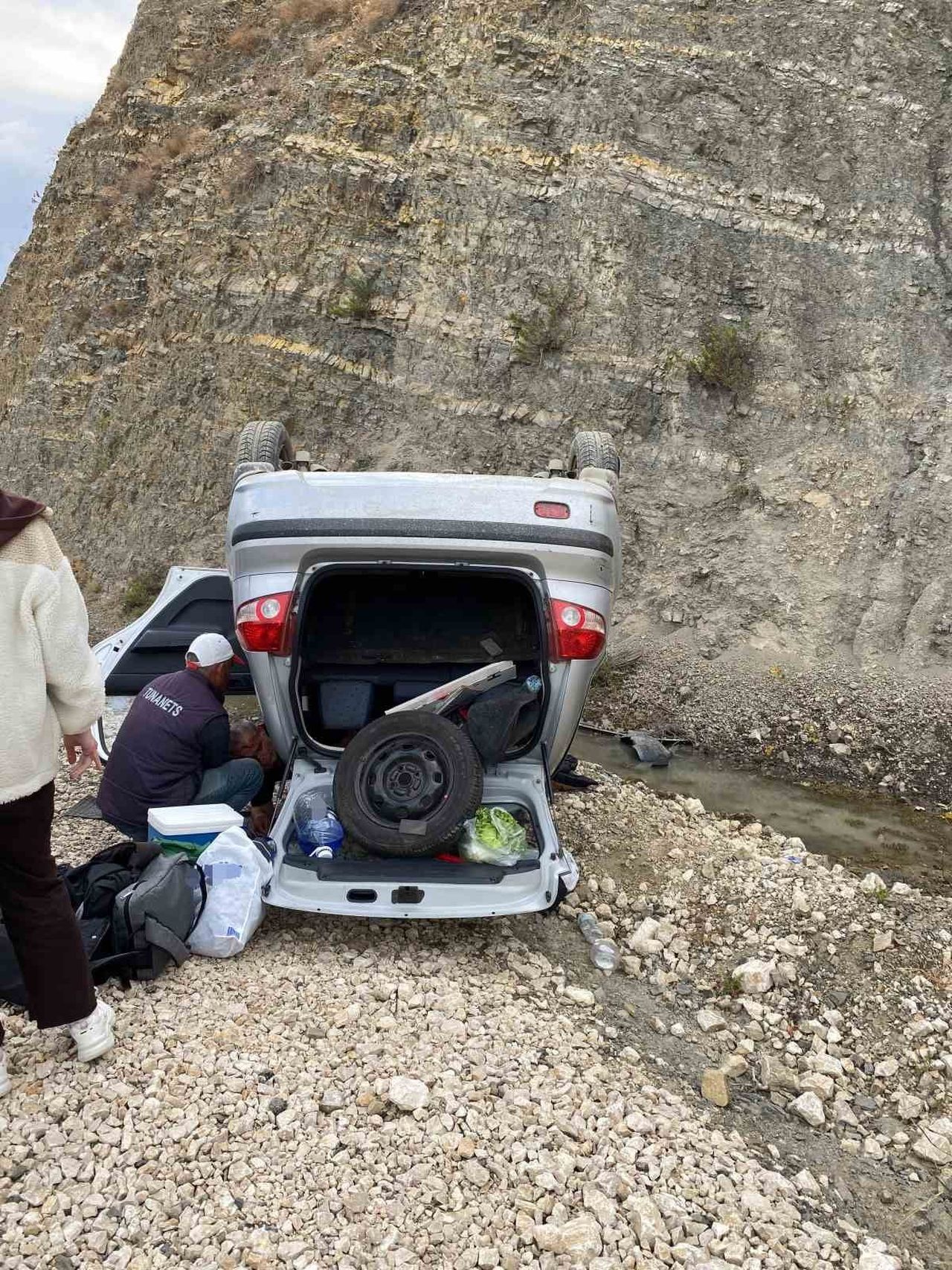 TEKİRDAĞ’IN ŞARKÖY İLÇESİNDE KONTROLDEN ÇIKAN OTOMOBİLİN TAKLA ATMASI SONUCU 2 KİŞİ...