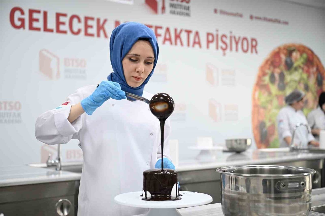 BURSA TİCARET VE SANAYİ ODASI (BTSO) TARAFINDAN YİYECEK-İÇECEK SEKTÖRÜNÜN NİTELİKLİ İNSAN KAYNAĞI...