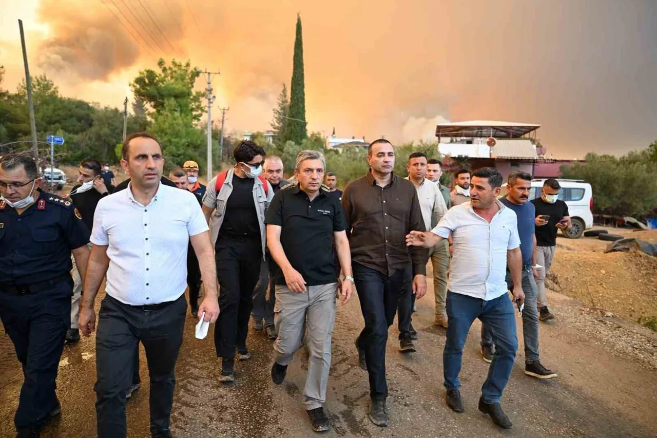 ANTALYA’NIN AKSU İLÇESİNDE DÜN AKŞAM SAATLERİNDE BAŞLAYAN VE 24 SAATTEN UZUN SÜREDİR DEVAM EDEN...