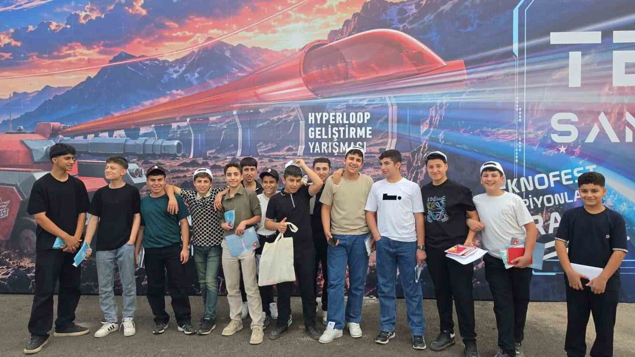 CİZRE'DEN ŞANLIURFA’DAKİ TEKNOFEST GÜNEYDOĞU FESTİVALİNE KATILAN ÖĞRENCİLER, YERLİ VE MİLLÎ...