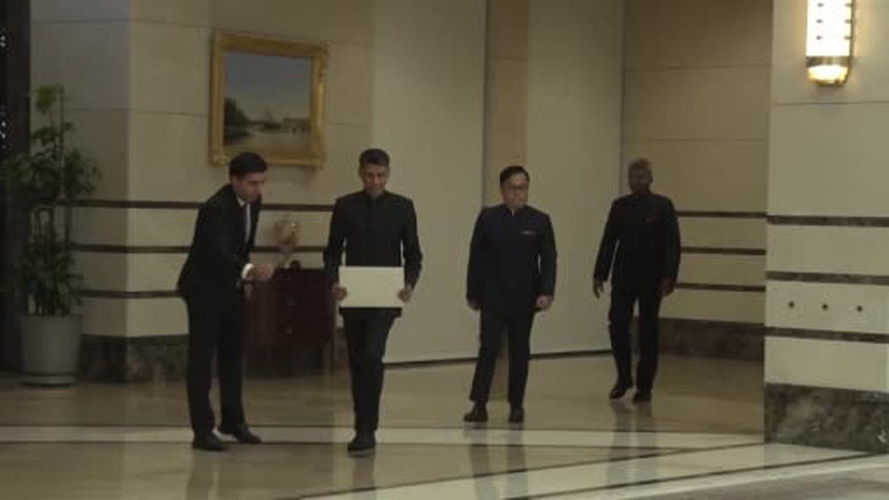 Cumhurbaşkanı Erdoğan'a 5 büyükelçiden güven mektubu