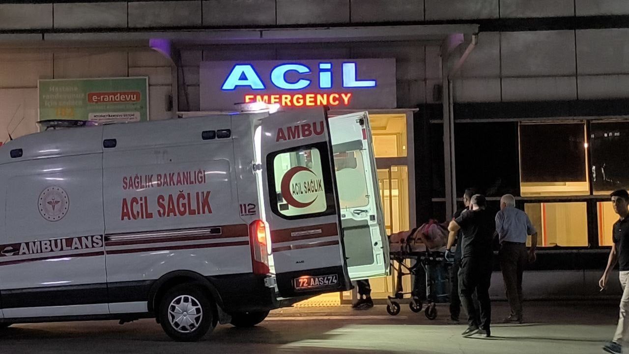 HASANKEYF TÜNELİ GİRİŞİNDE FECİ KAZA 12 YARALI