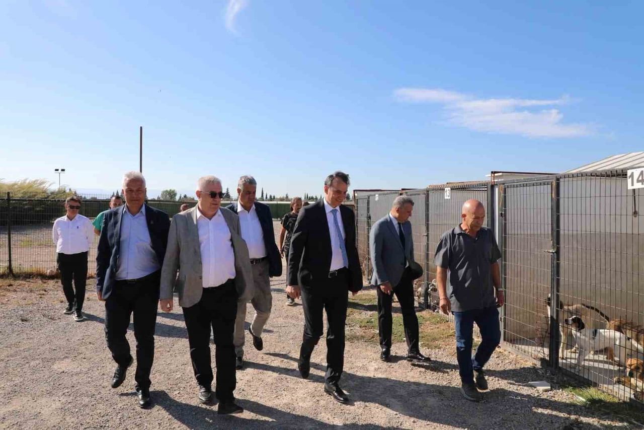 EDREMİT KAYMAKAMI ZAFER ENGİN, ÇIKRIKÇI SOKAK HAYVANLARI BAKIM VE REHABİLİTASYON MERKEZİ’NDE...