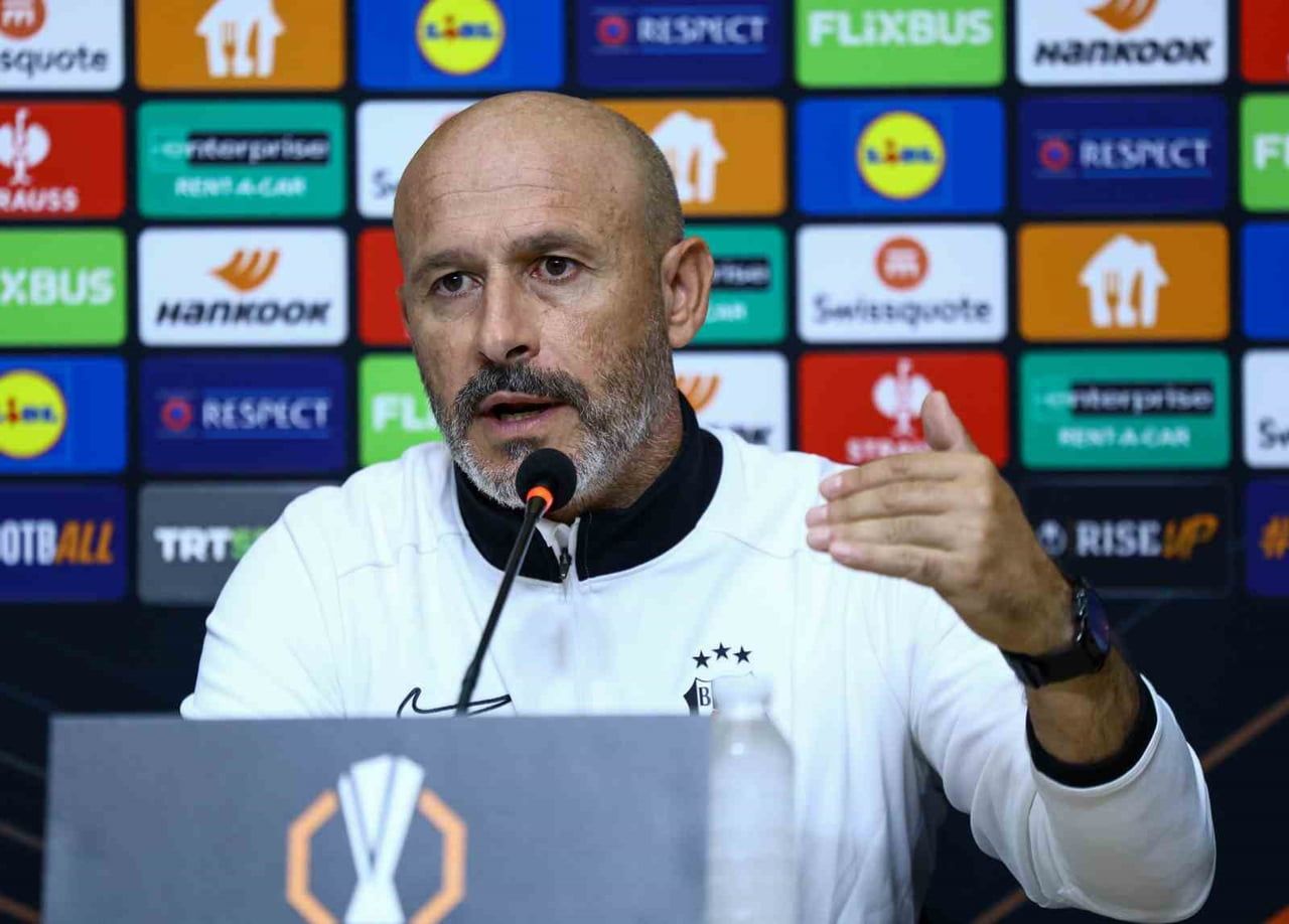 BEŞİKTAŞ TEKNİK DİREKTÖRÜ VİNCENZO ITALİANO, BJK NEVZAT DEMİR TESİSLERİ’NDE DÜZENLENEN BASIN...