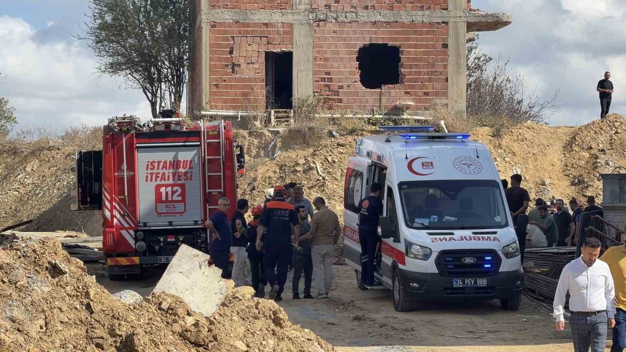 BAŞAKŞEHİR ŞAMLAR MAHALLESİ'NDE İNŞAAT ALANINDA TOPRAK KAYMASI YAŞANDI. BÖLGEYE İTFAİYE EKİPLERİ...