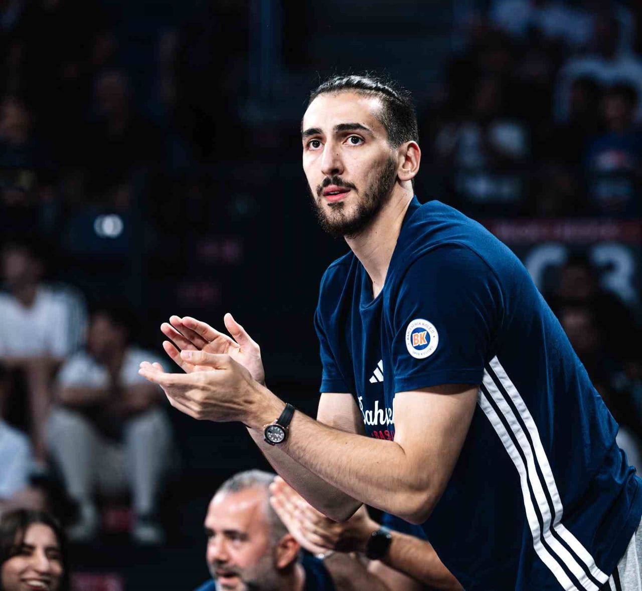 BAHÇEŞEHİR KOLEJİ BASKETBOL TAKIMI'NIN MİLLİ OYUNCUSU KENAN SİPAHİ, BU SEZON MÜCADELE EDECEKLERİ...