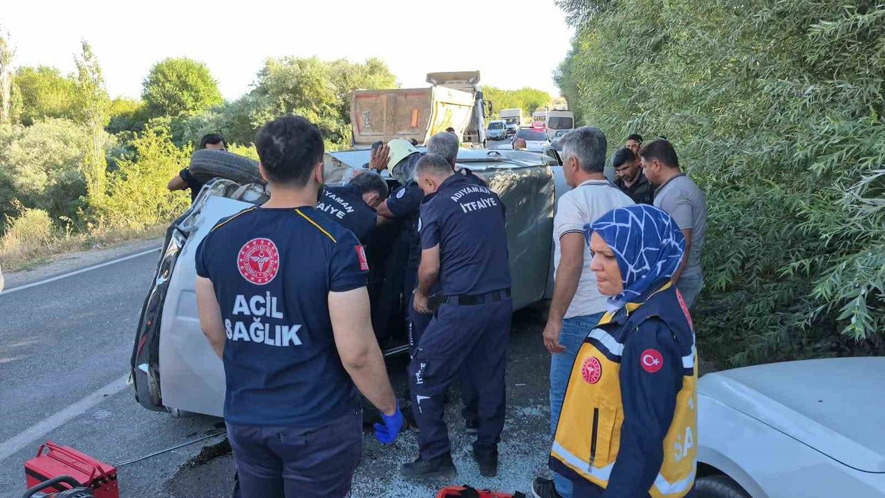 ADIYAMAN’DA İKİ OTOMOBİLİN ÇARPIŞMASI SONUCU 2 KİŞİ YARALANDI. KAZA YAPAN OTOMOBİLLERDEN BİRİ...