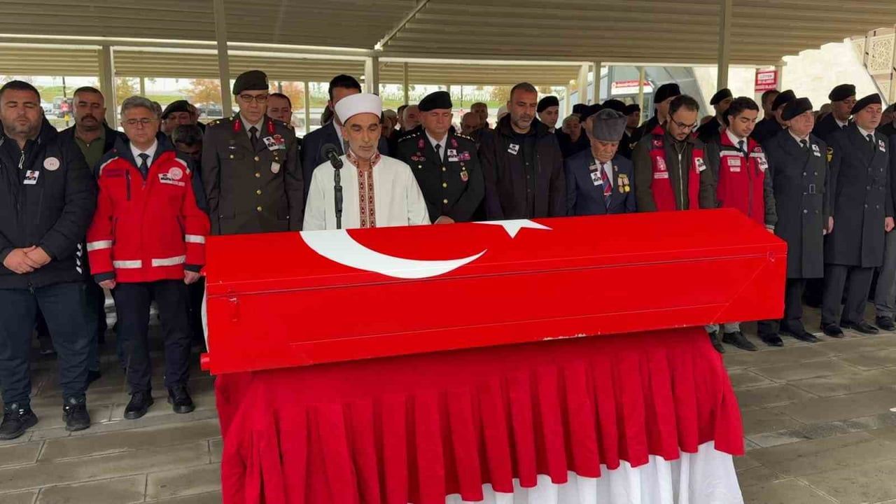 SİVASLI SON KORE GAZİSİ KAHRAMAN AĞA AYTEKİN, 14 EKİM’DE HAYATINI KAYBETTİ. KORE GAZİSİ’NİN CENAZE...