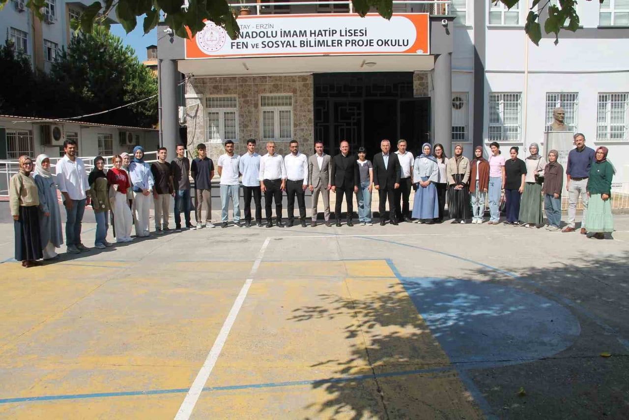 ERZİN KAYMAKAMI YUNUS EMRE AKPINAR, 2026 YKS’DE BAŞARI GÖSTEREREK ÜNİVERSİTELERE YERLEŞEN...