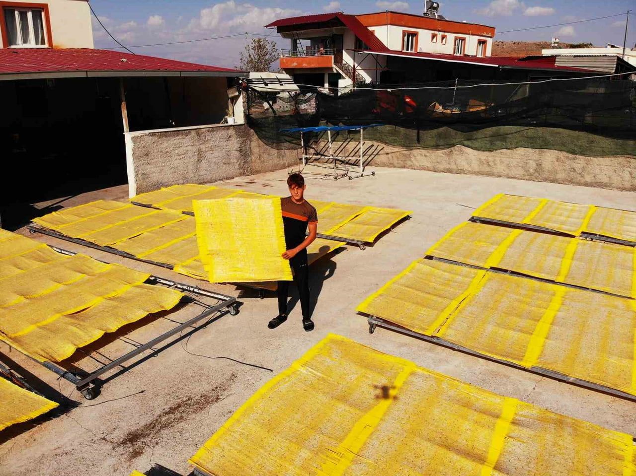 MARAŞ TARHANASINDA 145 İŞLETMEDE GERÇEKLEŞTİRİLEN ÜRETİMDE YAKLAŞIK 3 BİN 650 TONLUK REKOLTEYE...