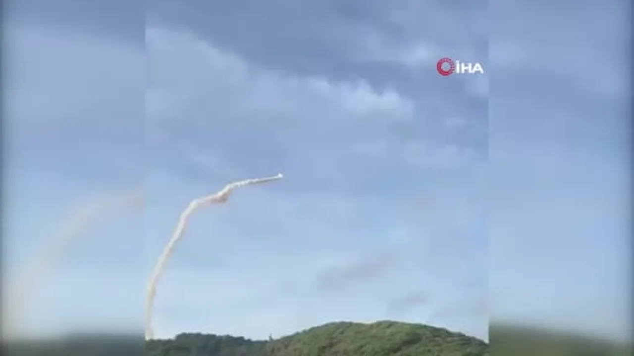 Tayvan'da yerli uydu fırlatma aracının ilk uçuş testi, roketin rotadan sapmasıyla başarısız...
