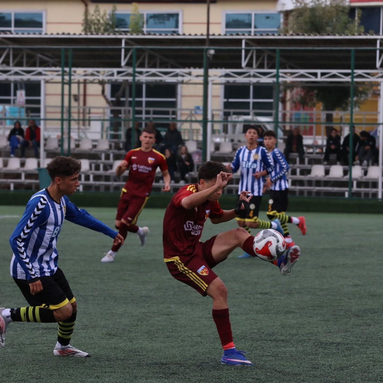 KAYSERİSPOR U19 TAKIMI, DÜN DEPLASMANDA OYNADIĞI MAÇTA KARAMAN EKİBİ BAŞAKSPOR’U 4-3 MAĞLUP EDEREK...