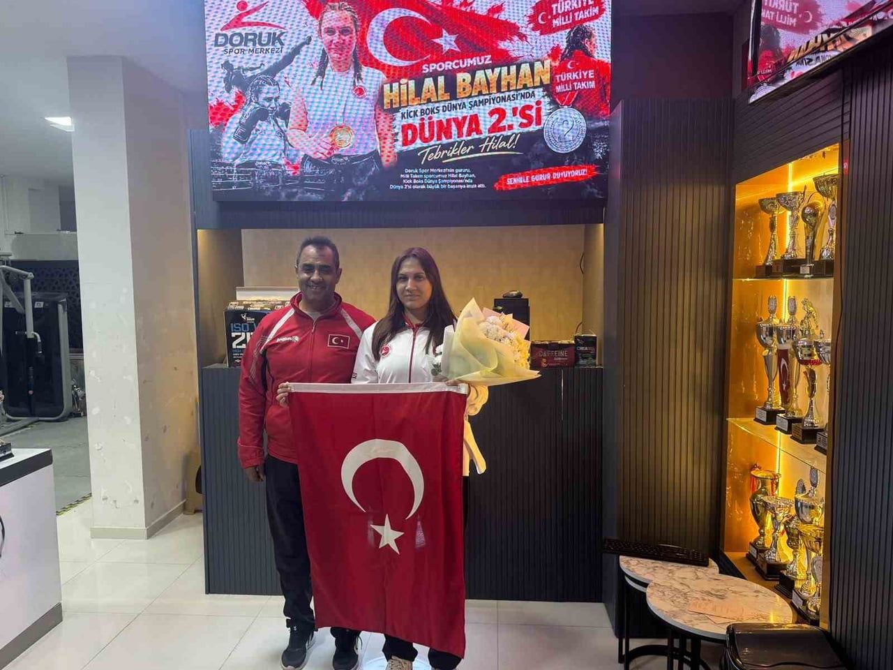 İTALYA’DA DÜZENLENEN KİCK BOKS GENÇLER DÜNYA ŞAMPİYONASI’NDA +70 KİLODA DÜNYA İKİNCİSİ OLAN...