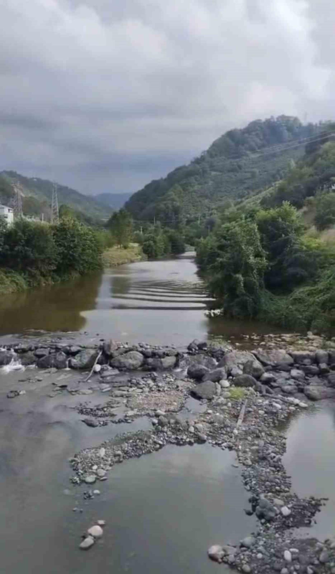 GİRESUN'UN GÖRELE İLÇESİNDE DÜN İKİ KIZ KARDEŞ İLE ANNELERİNİN ÖLÜMÜNE NEDEN OLAN SEL SULARININ...