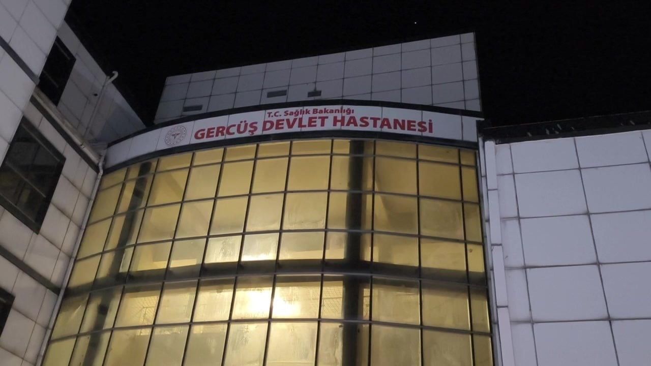 İLK MÜDAHALELERİ OLAY YERİNDE YAPILAN 2 KİŞİ, AMBULANSLA GERCÜŞ DEVLET HASTANESİNE...