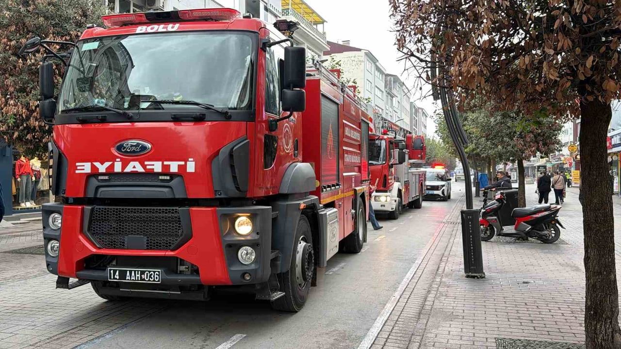 İHBAR ÜZERİNE OLAY YERİNE SEVK EDİLEN İTFAİYE EKİPLERİ, MÜDAHALE EDEREK TEHLİKEYİ BÜYÜMEDEN...