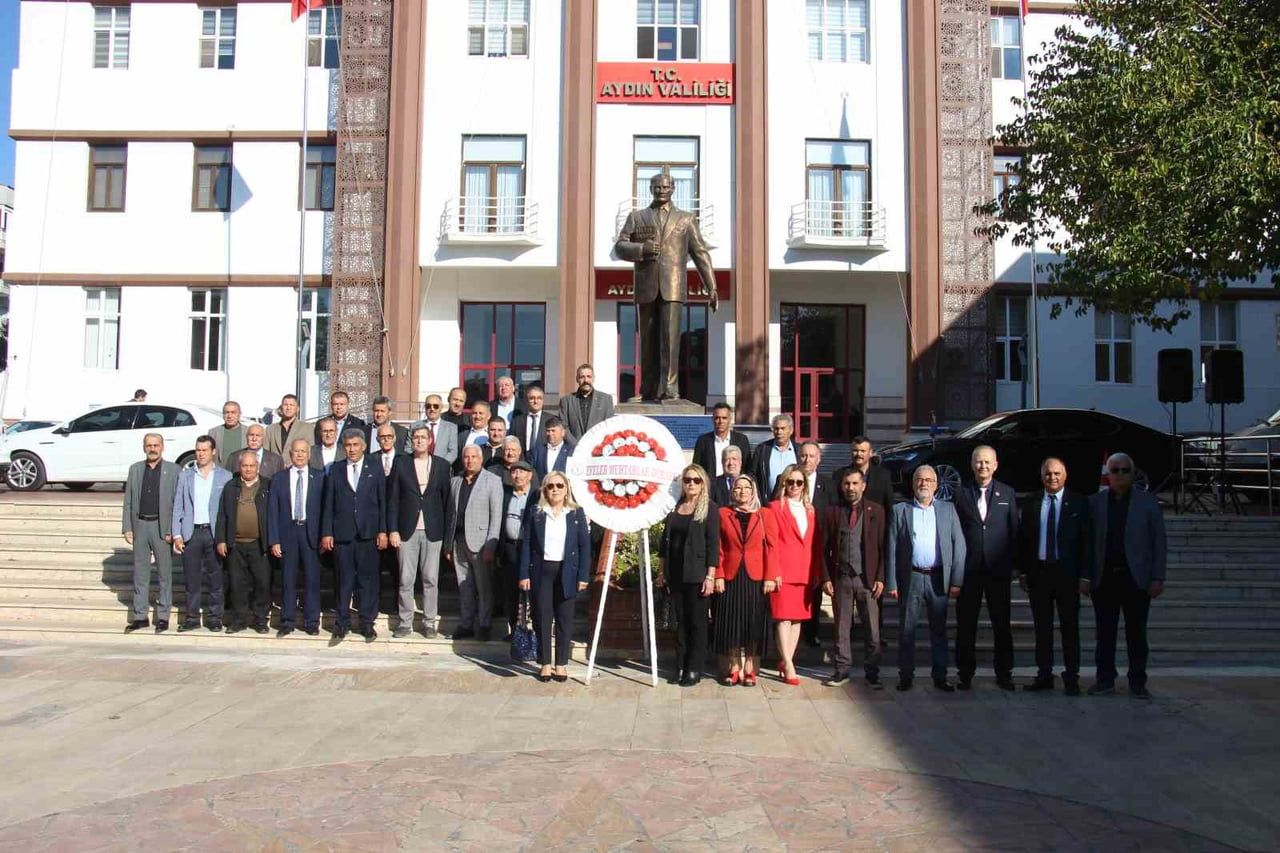 AYDIN'IN EFELER İLÇESİNDE 19 EKİM MUHTARLAR GÜNÜ, DÜZENLENEN TÖREN İLE KUTLANDI.