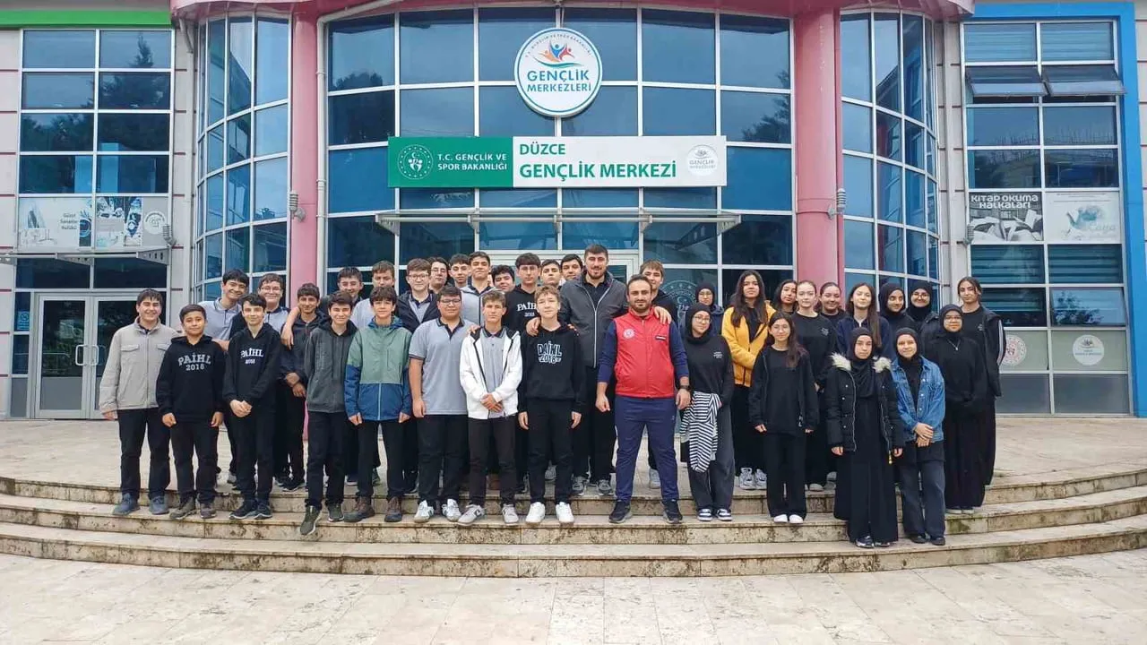 DÜZCE GENÇLİK MERKEZİ, “OKULLAR MERKEZİMDE” PROJESİ KAPSAMINDA PROJE ANADOLU İMAM HATİP LİSESİ...