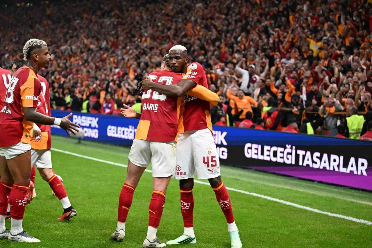 GALATASARAY, FENERBAHÇE DERBİSİYLE TRENDYOL SÜPER LİG'DE ÜST ÜSTE 3. GALİBİYETİNİ...