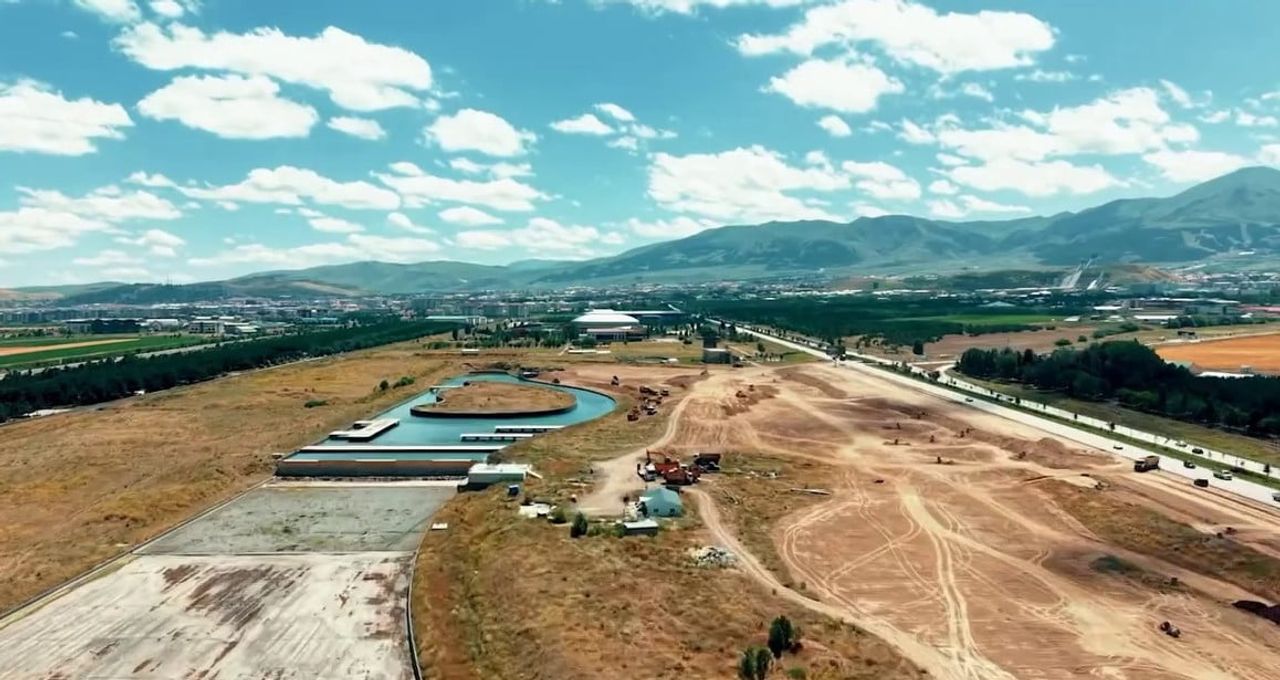 ERZURUM BÜYÜKŞEHİR BELEDİYE BAŞKANI MEHMET SEKMEN, KENTİN VİZYON PROJELERİNDEN BİRİ OLAN ‘BİLİM...