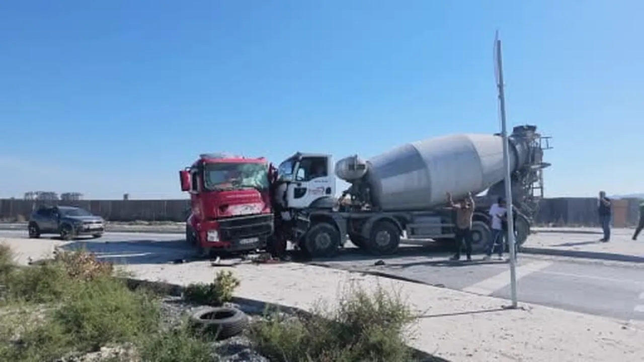 Avcılar’da beton mikserlerinin karıştığı kazada 2 kişi yaralandı