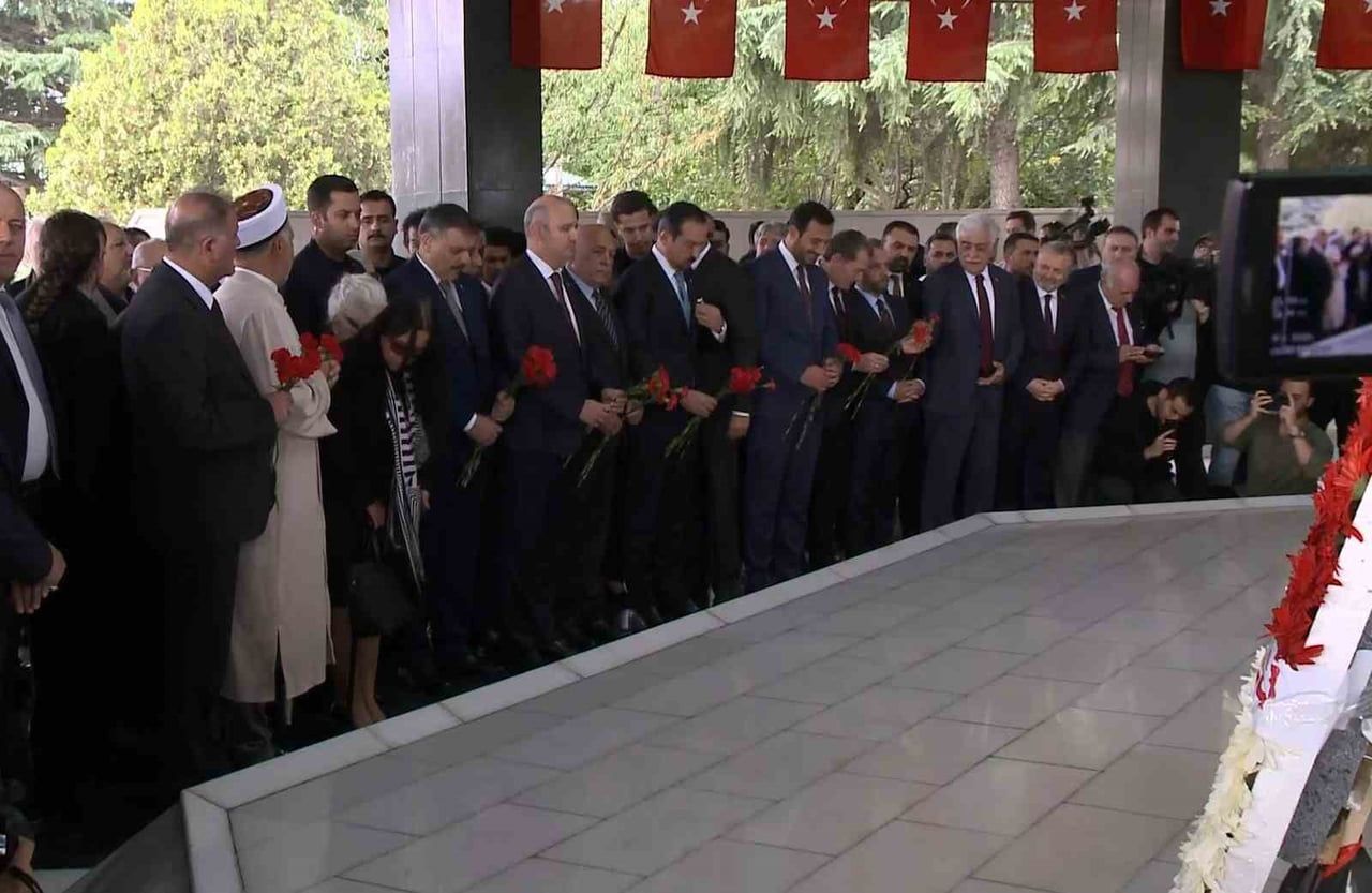 ADNAN MENDERES VE ARKADAŞLARI VEFATLARININ 65’İNCİ SENESİNDE KABİRLERİ BAŞINDA ANILDI