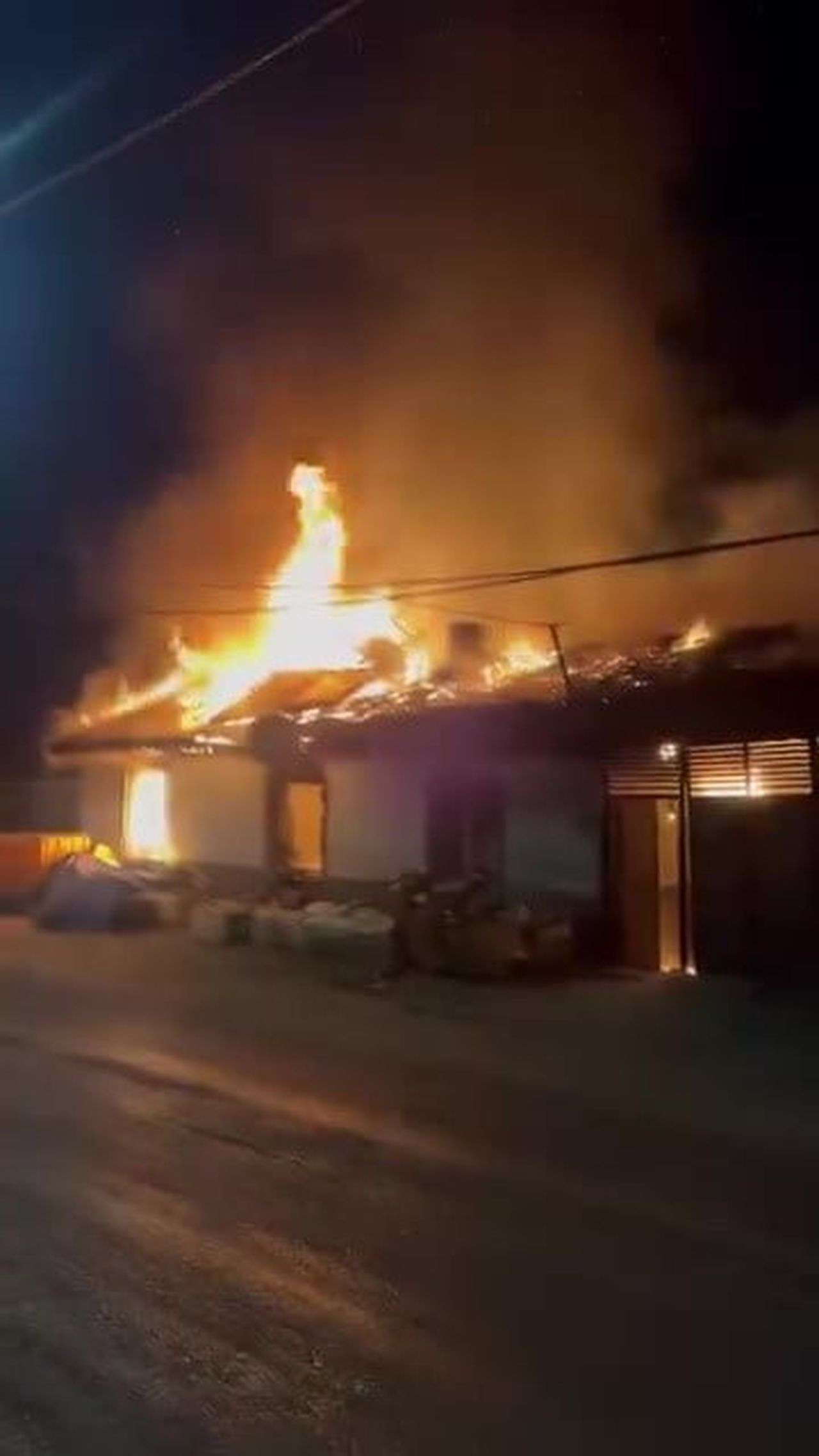BURSA’NIN KARACABEY İLÇESİNDE BİR EVDE ÇIKAN YANGIN,KORKU DOLU ANLAR YAŞATTI, KISA SÜREDE BÜYÜYEN...