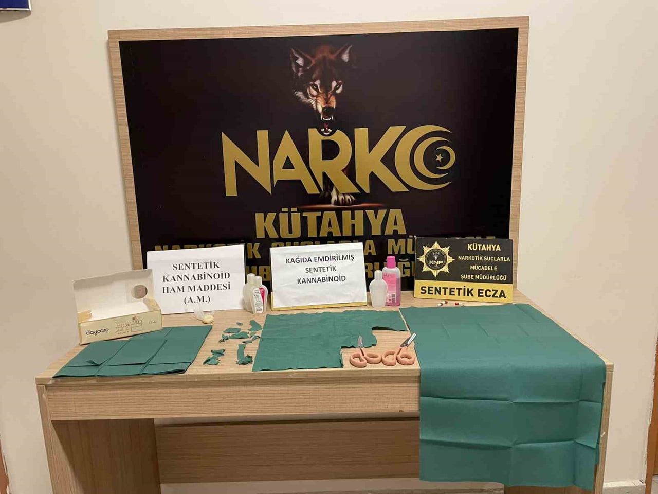 KÜTAHYA’DA UYUŞTURUCU OPERASYONU: 56 BİN İÇİMLİK SENTETİK KANNABİNOİD ELE GEÇİRİLDİ