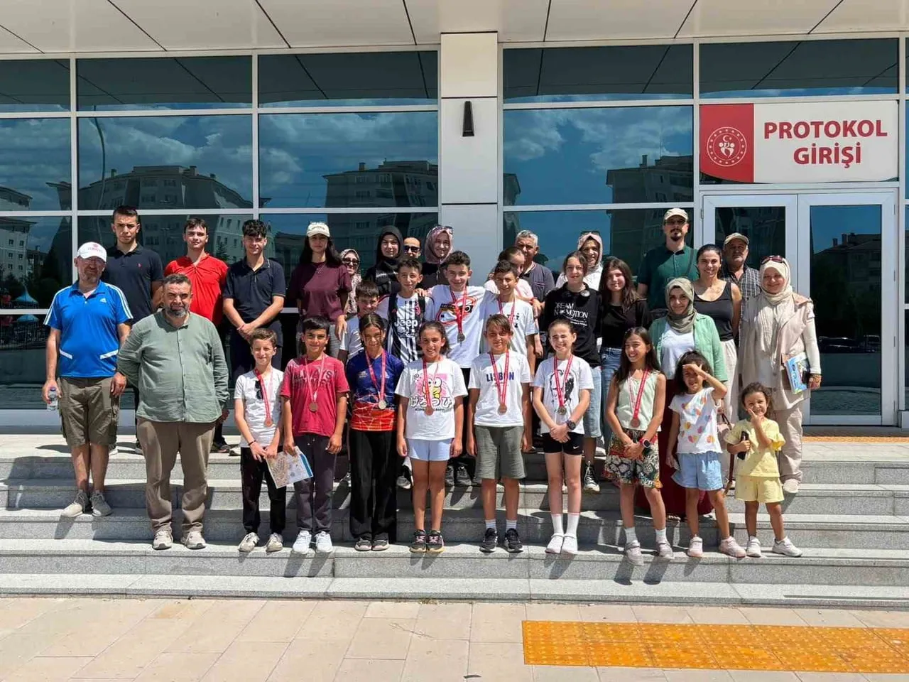 YARIŞMA SONUNDA DÜZENLENEN TÖREN