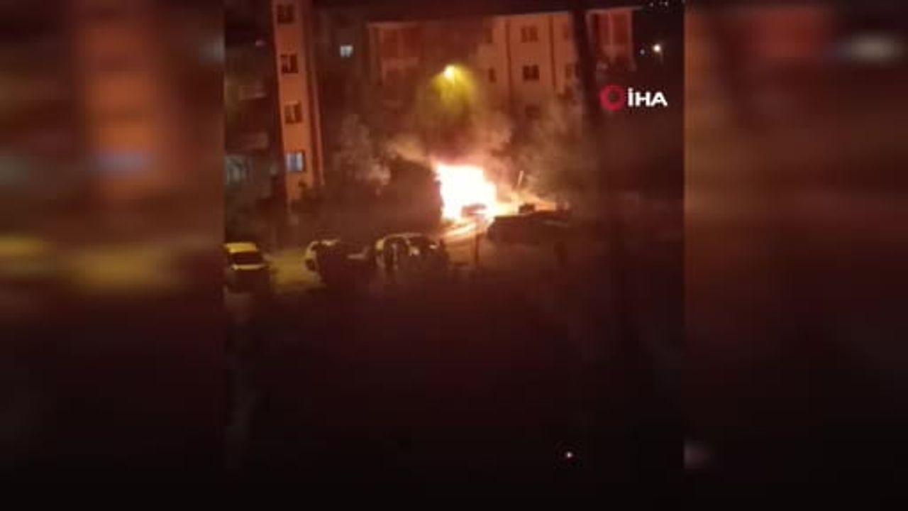 Batman’da park halindeki otomobil alevlere teslim oldu