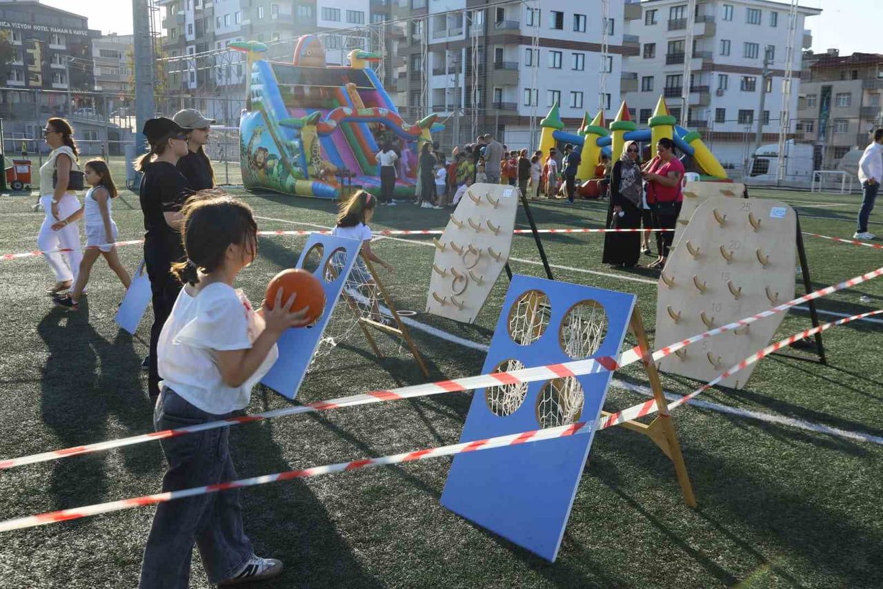 DARICA’DA YAZ TATİLİNİ SPORLA DEĞERLENDİREN 3 BİN 300 ÇOCUK, 12 FARKLI BRANŞTA EĞİTİM ALARAK HEM...