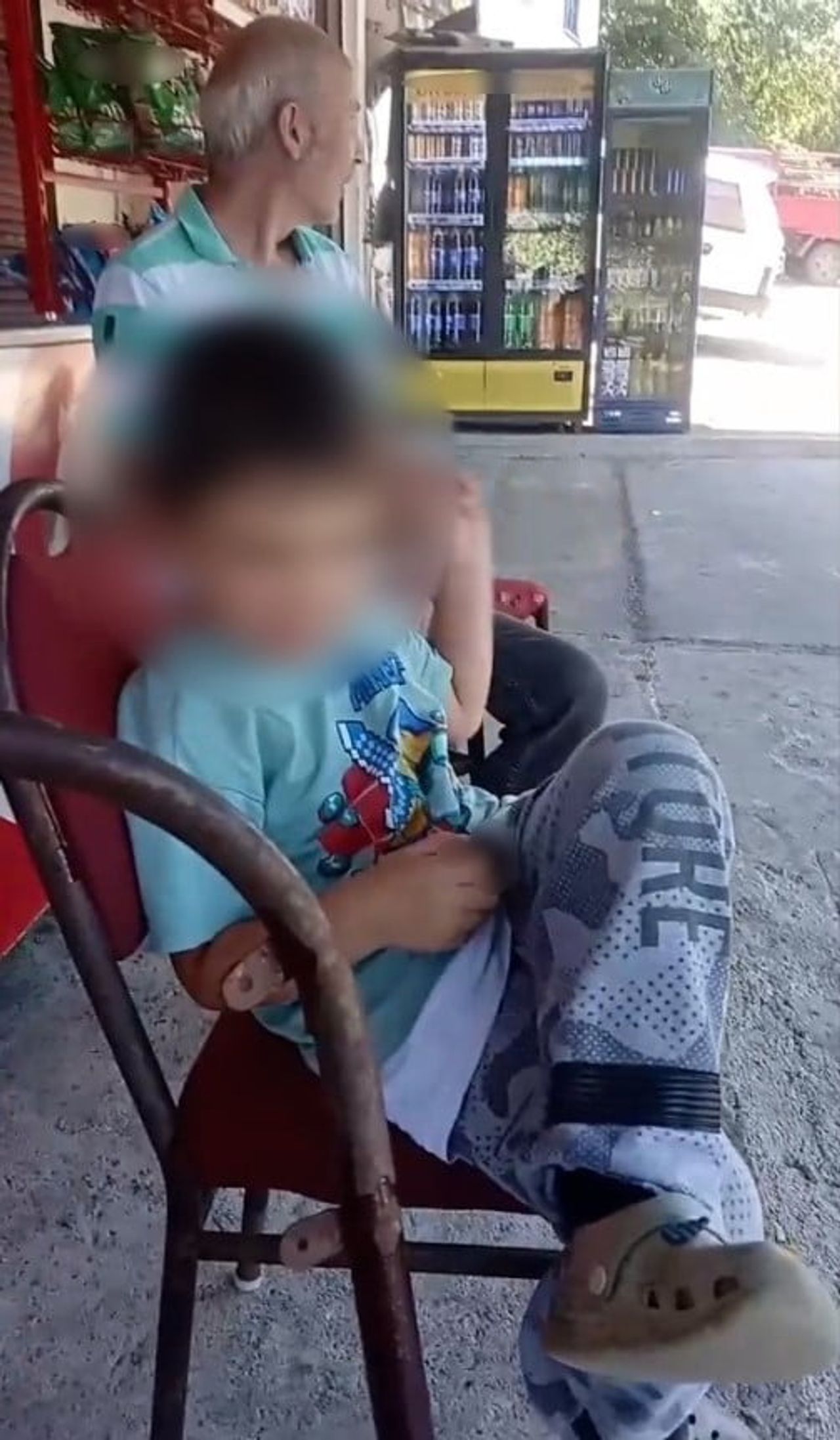 GİRESUN'DA SOSYAL MEDYADA PAYLAŞILAN VE KÜÇÜK YAŞTAKİ BİR ÇOCUĞA SİGARA İLE ALKOLÜ ÖZENDİRİCİ...