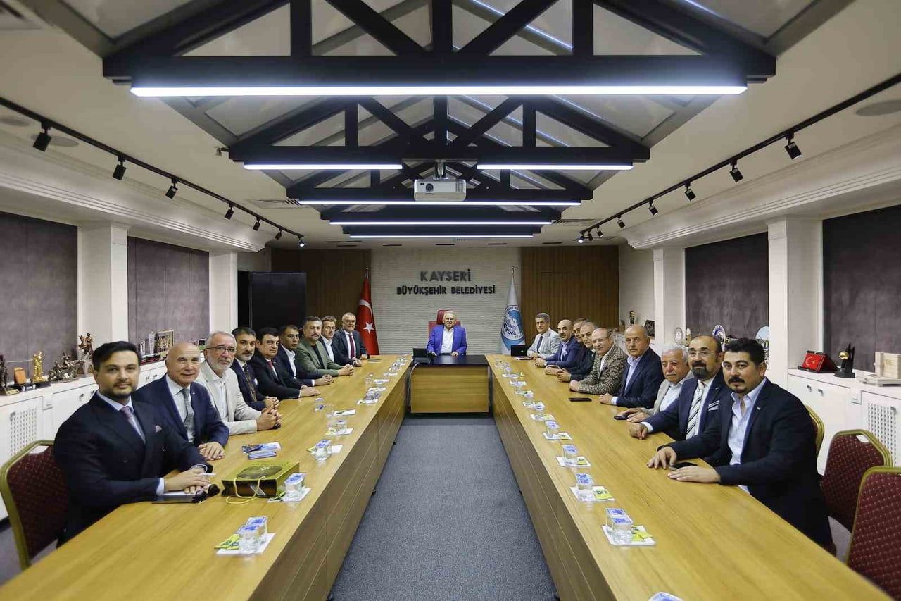 KAYSERİ BÜYÜKŞEHİR BELEDİYE BAŞKANI DR. MEMDUH BÜYÜKKILIÇ; ULUSLARARASI NAKLİYECİLER DERNEĞİ (UND)...