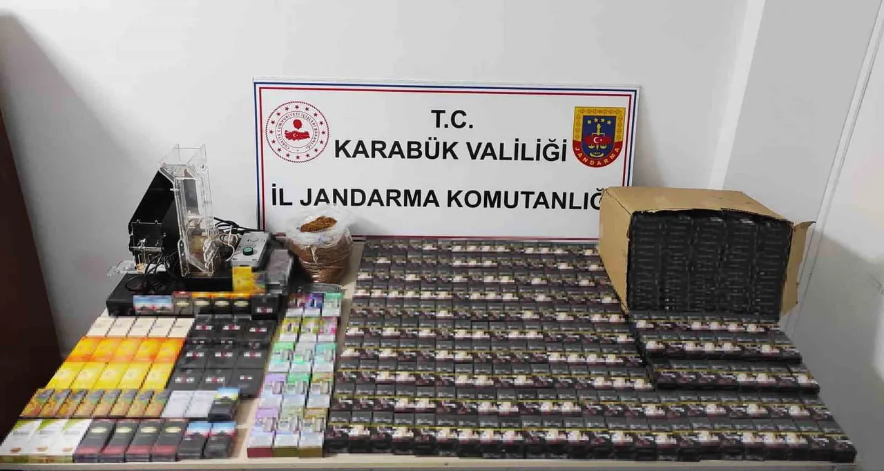 KARABÜK'TE BİR İŞ YERİNE DÜZENLENEN OPERASYONDA DOLDURULMUŞ MAKARON, GÜMRÜK KAÇAĞI SİGARA VE...