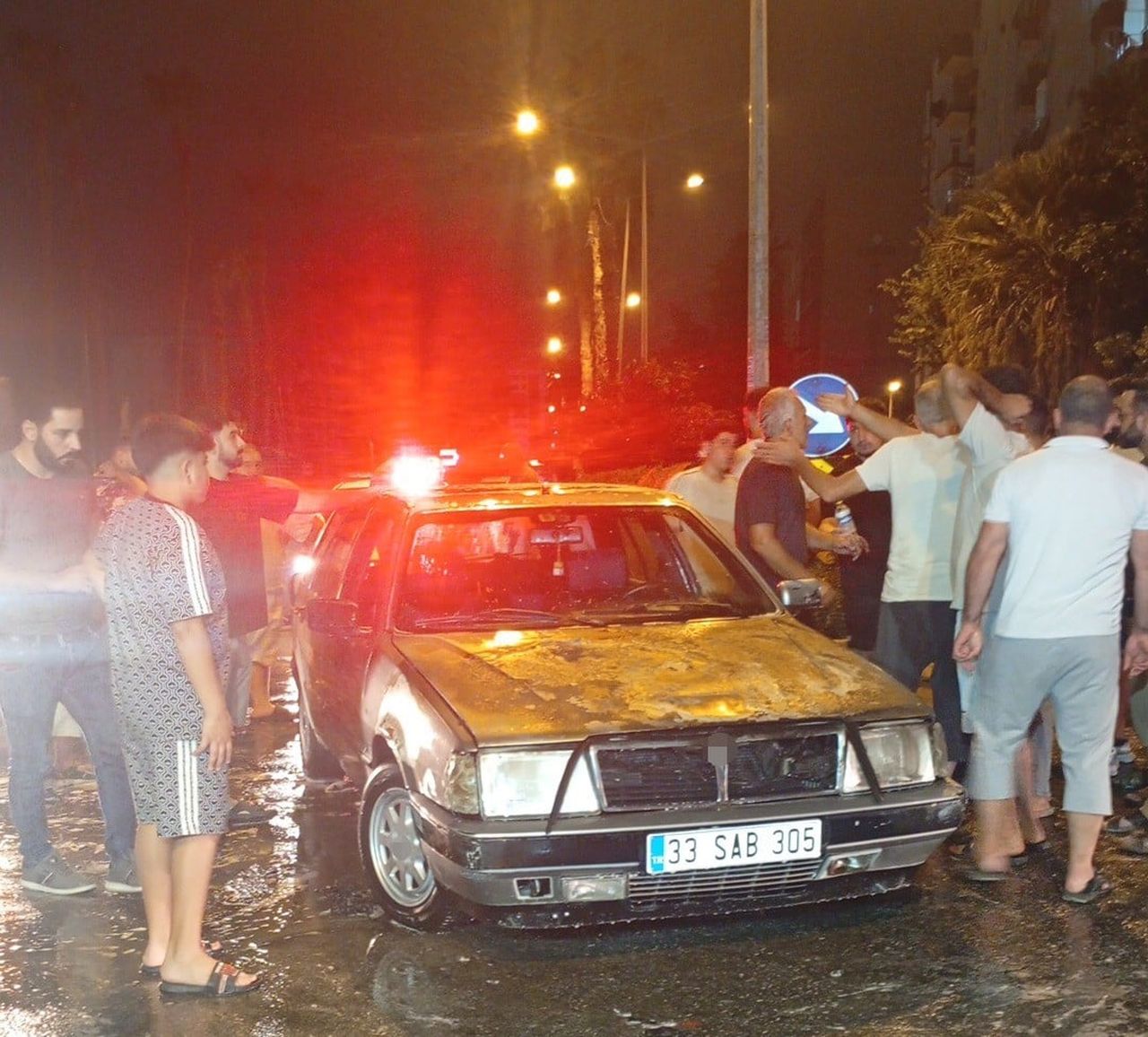 MERSİN’DE İÇERİSİNDE 4 YABANCI UYRUKLU ŞAHSIN BULUNDUĞU OTOMOBİL, SEYİR HALİNDEYKEN MOTOR...