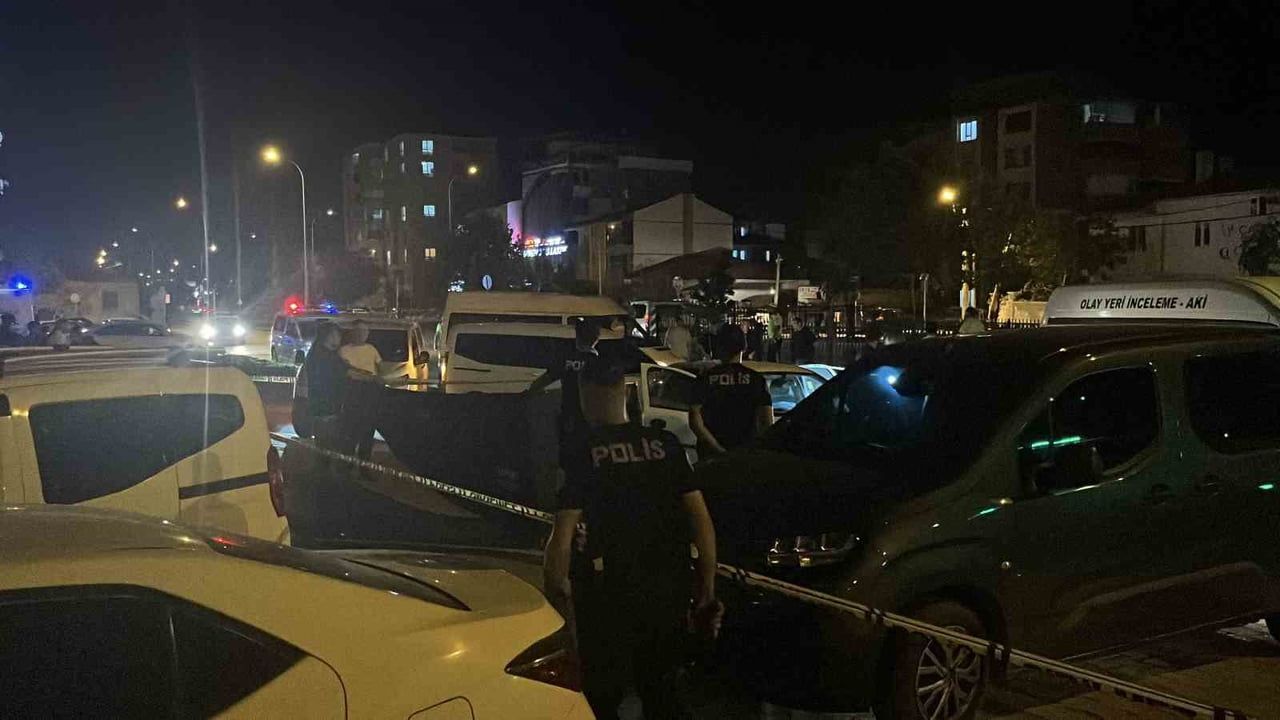 NİĞDE’DE OTOMOBİLDE BİR KADIN ÖLÜ, BİR KİŞİ AĞIR YARALI OLARAK BULUNDU