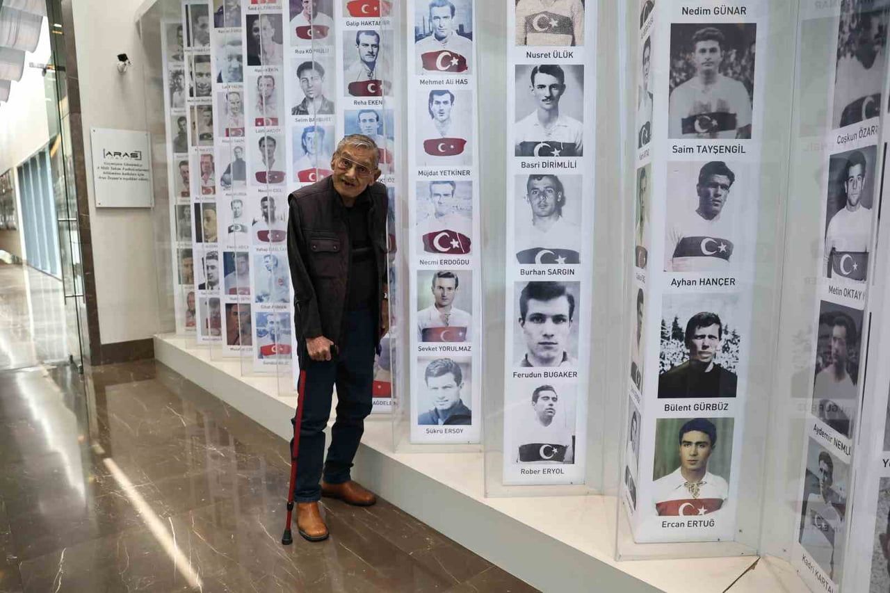 FENERBAHÇE VE TÜRK FUTBOLUNUN UNUTULMAZ KALECİLERİNDEN, 1954 FIFA DÜNYA KUPASI'NDA A MİLLİ...
