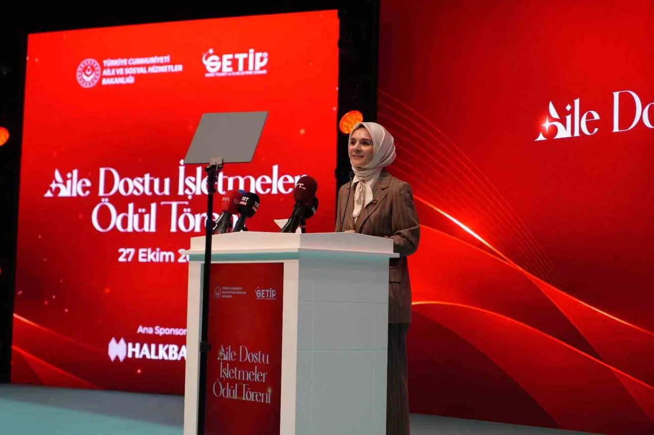 AİLE VE SOSYAL HİZMETLER BAKANI MAHİNUR ÖZDEMİR GÖKTAŞ