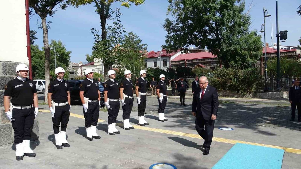 BAKAN GÜLER, KENTTEKİ PROGRAMI KAPSAMINDA SIRASIYLA 14. MEKANİZE PİYADE TUGAY KOMUTANLIĞI, KARS...
